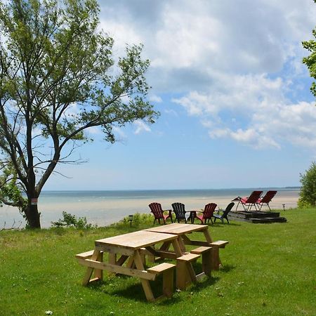 Birds Point Cottage On A Cliff Facing Lake Erie. Wheatley Eksteriør bilde