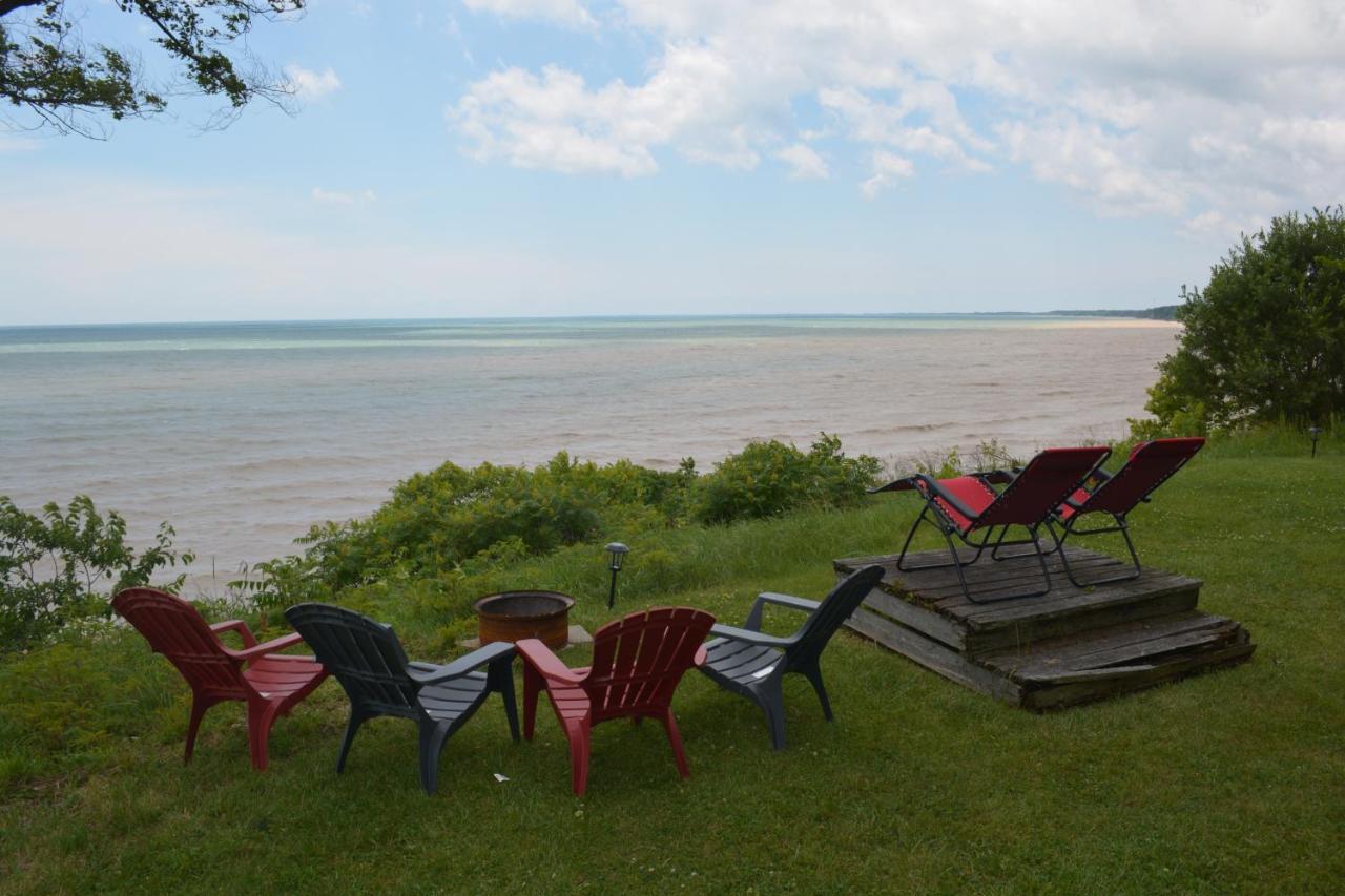 Birds Point Cottage On A Cliff Facing Lake Erie. Wheatley Eksteriør bilde